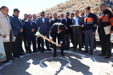 معاون رئیس جمهور کلنگ راه دسترسی بندر هنزا شهرستان رابر را به زمین زد