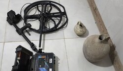 کشف دستگاه فلزیاب غیرمجاز و کوزه های تاریخی در بخش کندوان میانه