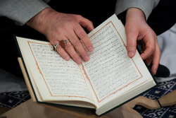 با صبر و نماز می‌توان آیات الهی را در زندگی جاری کرد