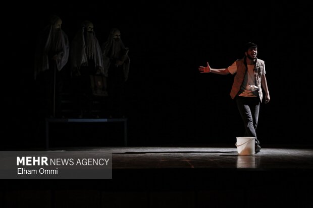 اجرای تئاتر زن خوب سچوان در سنندج