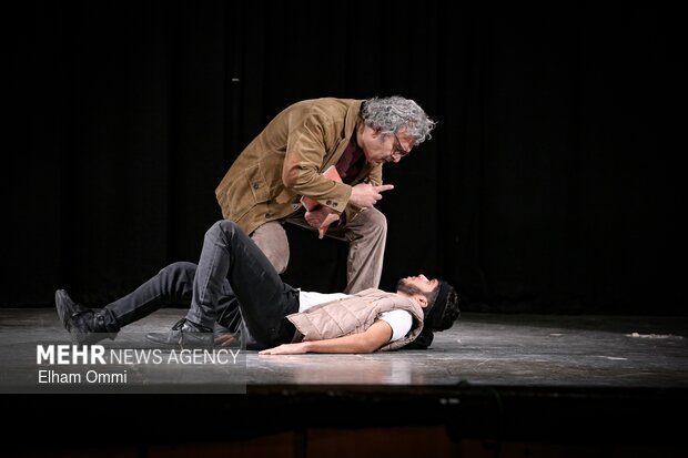 اجرای تئاتر زن خوب سچوان در سنندج