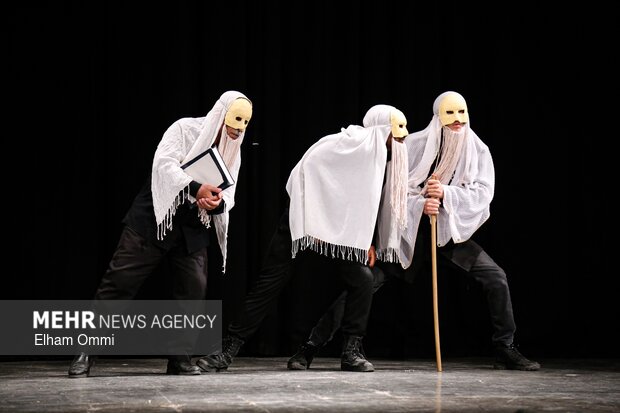 اجرای تئاتر زن خوب سچوان در سنندج