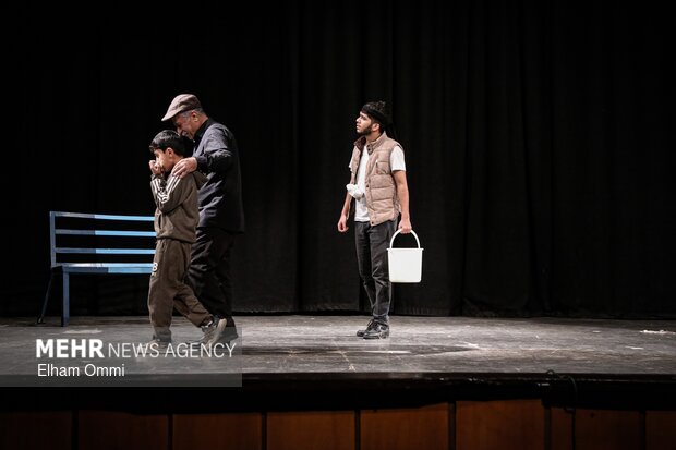 اجرای تئاتر زن خوب سچوان در سنندج