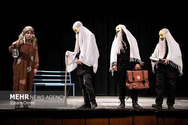 اجرای تئاتر زن خوب سچوان در سنندج