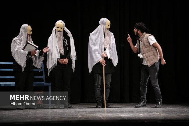 اجرای تئاتر زن خوب سچوان در سنندج