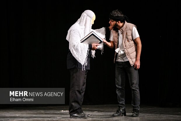 اجرای تئاتر زن خوب سچوان در سنندج