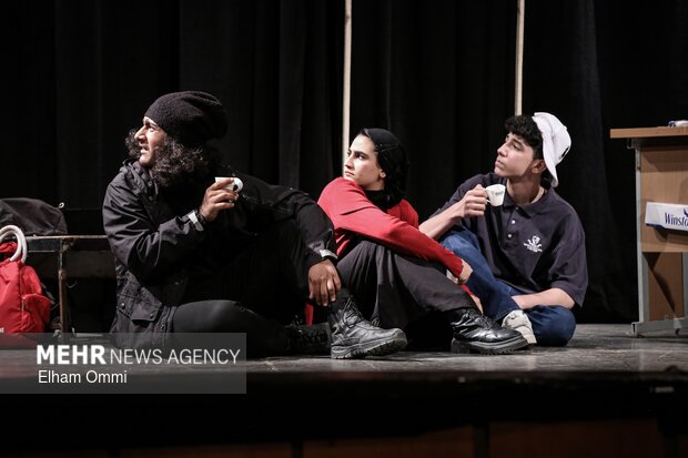 اجرای تئاتر زن خوب سچوان در سنندج