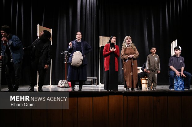 اجرای تئاتر زن خوب سچوان در سنندج