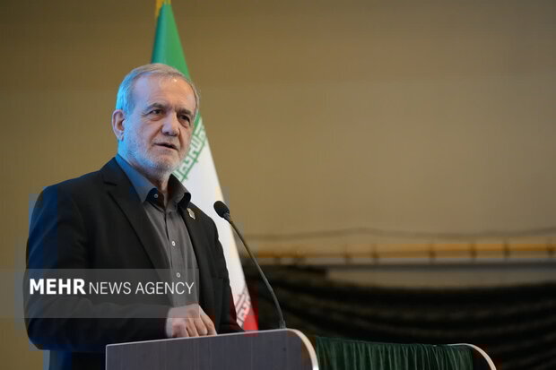 بزشكيان: أمريكا ليست شغوفة بالديمقراطية؛ لن نخضع لها مهما كلف الأمر