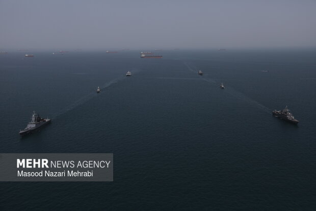 اجرای تمرین عکسبرداری هوایی (Photo Ex)و صورت‌بندی و آرایش‌های تاکتیکی در رزمایش مرکب دریایی ایران و روسیه