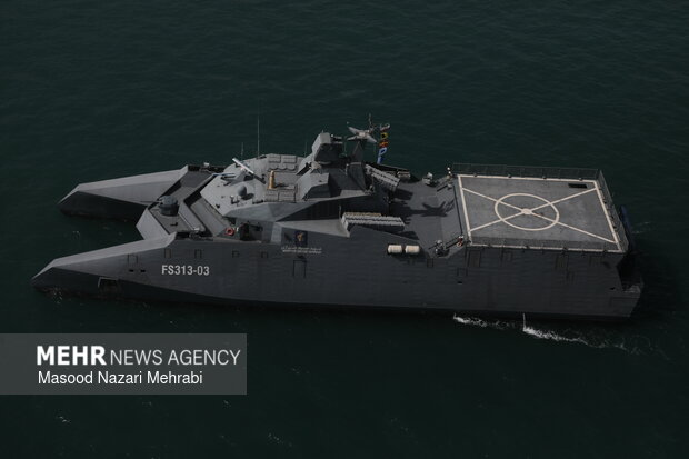 اجرای تمرین عکسبرداری هوایی (Photo Ex)و صورت‌بندی و آرایش‌های تاکتیکی در رزمایش مرکب دریایی ایران و روسیه