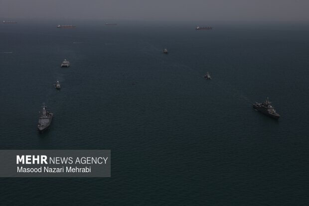 اجرای تمرین عکسبرداری هوایی (Photo Ex)و صورت‌بندی و آرایش‌های تاکتیکی در رزمایش مرکب دریایی ایران و روسیه