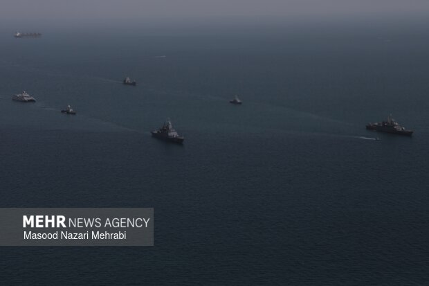 اجرای تمرین عکسبرداری هوایی (Photo Ex)و صورت‌بندی و آرایش‌های تاکتیکی در رزمایش مرکب دریایی ایران و روسیه