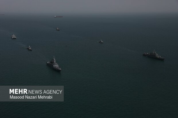 اجرای تمرین عکسبرداری هوایی (Photo Ex)و صورت‌بندی و آرایش‌های تاکتیکی در رزمایش مرکب دریایی ایران و روسیه