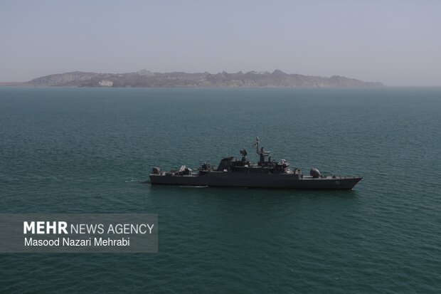 اجرای تمرین عکسبرداری هوایی (Photo Ex)و صورت‌بندی و آرایش‌های تاکتیکی در رزمایش مرکب دریایی ایران و روسیه