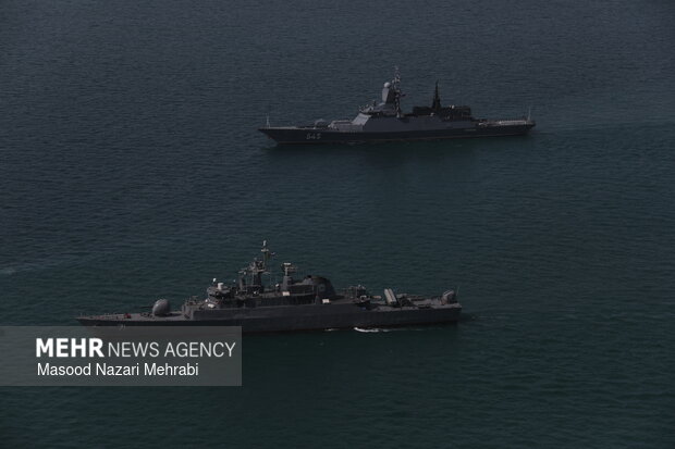 اجرای تمرین عکسبرداری هوایی (Photo Ex)و صورت‌بندی و آرایش‌های تاکتیکی در رزمایش مرکب دریایی ایران و روسیه