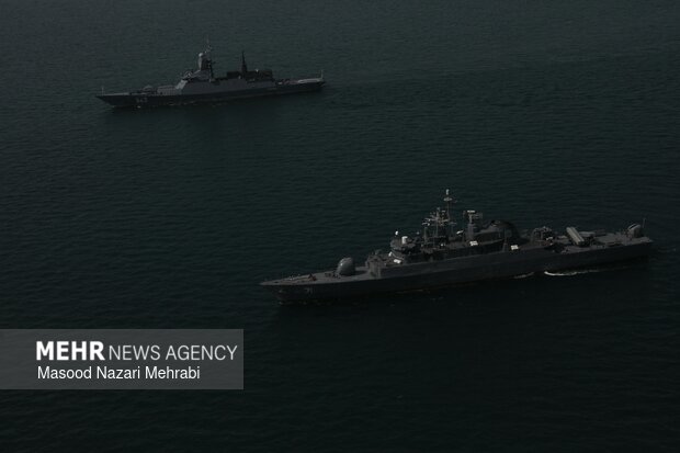 اجرای تمرین عکسبرداری هوایی (Photo Ex)و صورت‌بندی و آرایش‌های تاکتیکی در رزمایش مرکب دریایی ایران و روسیه