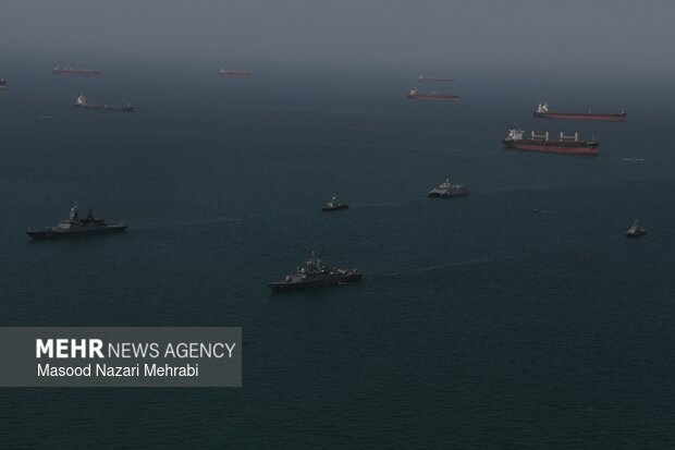 اجرای تمرین عکسبرداری هوایی (Photo Ex)و صورت‌بندی و آرایش‌های تاکتیکی در رزمایش مرکب دریایی ایران و روسیه