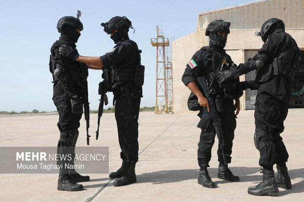 تمرین آزادسازی کشتی ربوده شده در رزمایش مرکب دریایی نیروهای دریایی ایران و فدراسیون روسیه