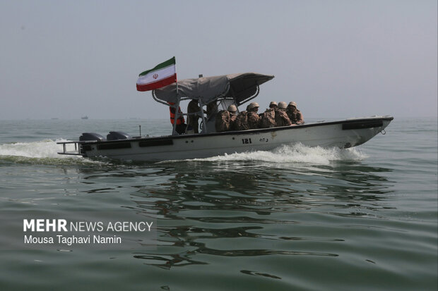 تمرین آزادسازی کشتی ربوده شده در رزمایش مرکب دریایی نیروهای دریایی ایران و فدراسیون روسیه