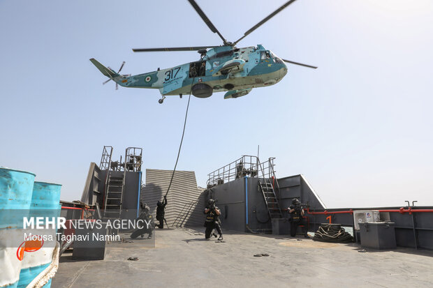 تمرین آزادسازی کشتی ربوده شده در رزمایش مرکب دریایی نیروهای دریایی ایران و فدراسیون روسیه