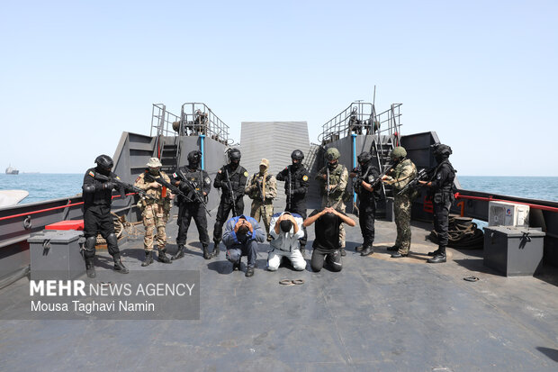 تمرین آزادسازی کشتی ربوده شده در رزمایش مرکب دریایی نیروهای دریایی ایران و فدراسیون روسیه