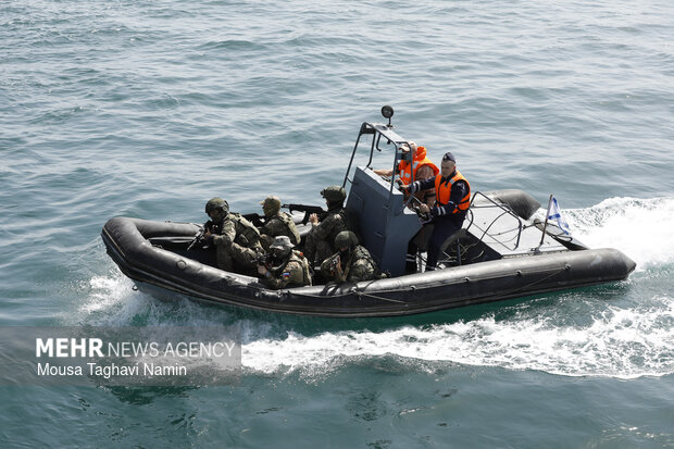 تمرین آزادسازی کشتی ربوده شده در رزمایش مرکب دریایی نیروهای دریایی ایران و فدراسیون روسیه