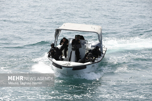 تمرین آزادسازی کشتی ربوده شده در رزمایش مرکب دریایی نیروهای دریایی ایران و فدراسیون روسیه