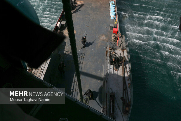 تمرین آزادسازی کشتی ربوده شده در رزمایش مرکب دریایی نیروهای دریایی ایران و فدراسیون روسیه