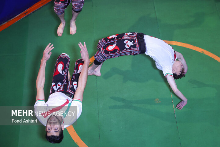 آیین به صدا درآمدن زنگ انقلاب در زورخانه شهید فهمیده