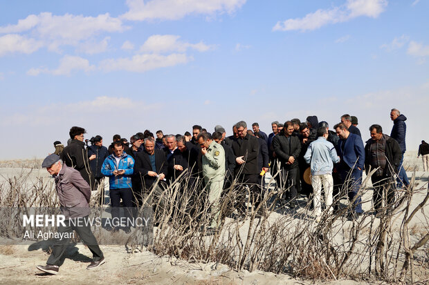 بازدید دبیر کارگروه ملی نجات دریاچه ارومیه از پروژه‌های تثبیت ریزگردهای حاشیه دریاچه