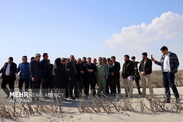 بازدید دبیر کارگروه ملی نجات دریاچه ارومیه از پروژه‌های تثبیت ریزگردهای حاشیه دریاچه