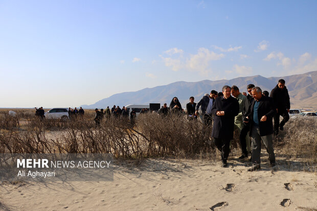 بازدید دبیر کارگروه ملی نجات دریاچه ارومیه از پروژه‌های تثبیت ریزگردهای حاشیه دریاچه