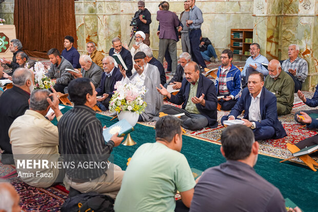 مراسم جزء خوانی قرآن کریم در حرم شاهچراغ(ع)