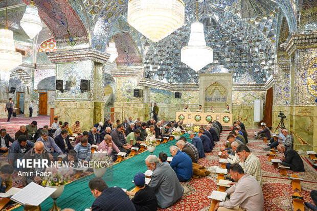 مراسم جزء خوانی قرآن کریم در حرم شاهچراغ(ع)