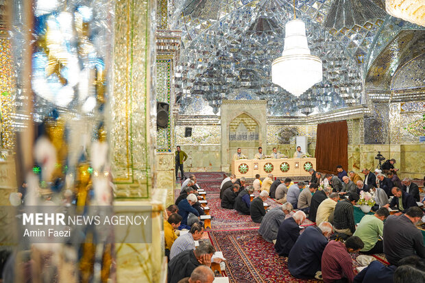 مراسم جزء خوانی قرآن کریم در حرم شاهچراغ(ع)
