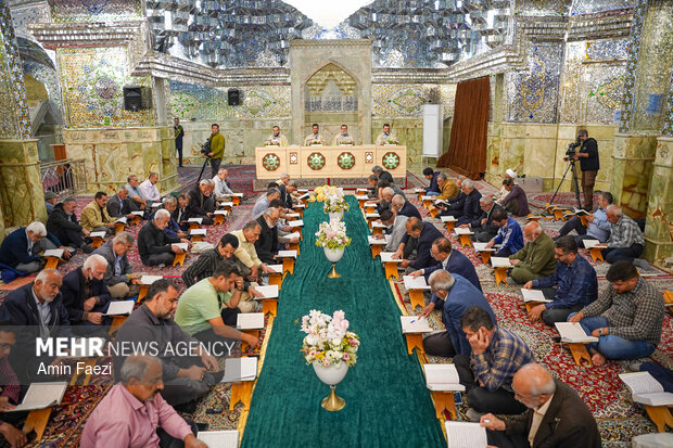 مراسم جزء خوانی قرآن کریم در حرم شاهچراغ(ع)