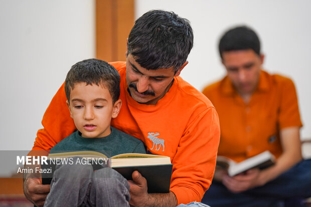 مراسم جزء خوانی قرآن کریم در حرم شاهچراغ(ع)