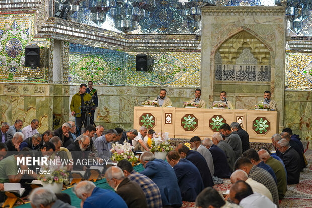 مراسم جزء خوانی قرآن کریم در حرم شاهچراغ(ع)