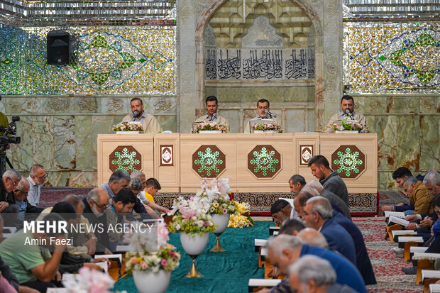 مراسم جزء خوانی قرآن کریم در حرم شاهچراغ(ع)