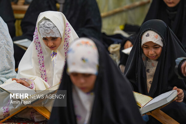 مراسم جزء خوانی قرآن کریم در حرم شاهچراغ(ع)