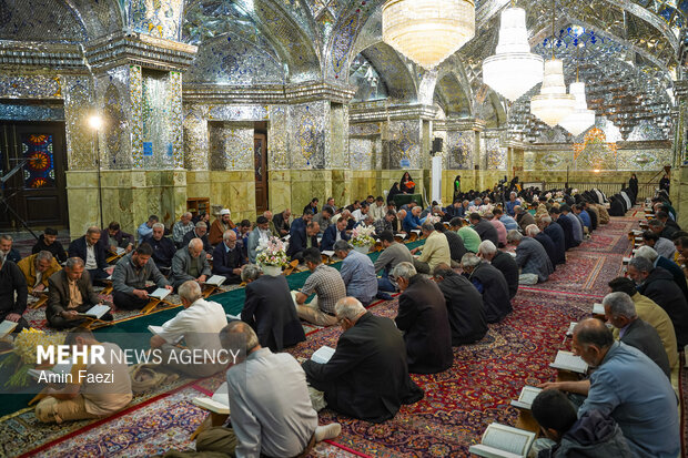 مراسم جزء خوانی قرآن کریم در حرم شاهچراغ(ع)