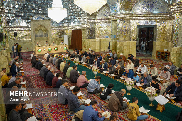 مراسم جزء خوانی قرآن کریم در حرم شاهچراغ(ع)