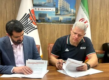 Manolopoulos extends deal with Iran basketball until 2028