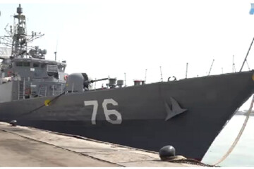 بالفيديو.. بحارة روسيون يزورون المدمرة الإيرانية جماران