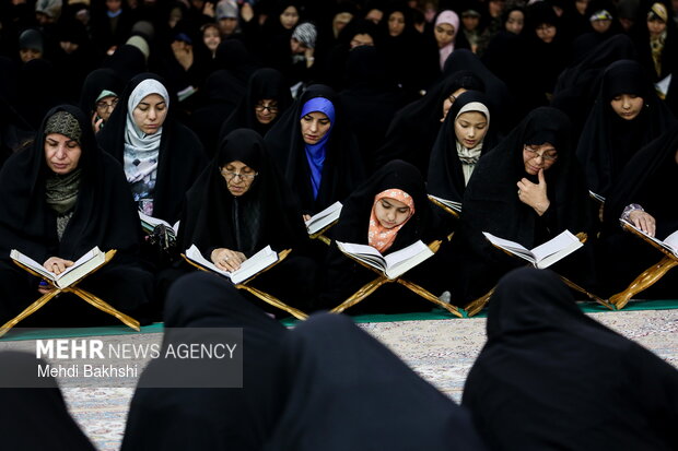 ترتیل خوانی قرآن در حرم حضرت معصومه(س)