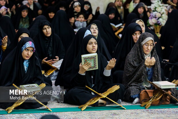 ترتیل خوانی قرآن در حرم حضرت معصومه(س)
