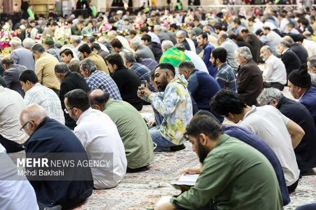 ترتیل خوانی قرآن در حرم حضرت معصومه(س)