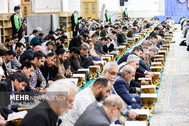 ترتیل خوانی قرآن در حرم حضرت معصومه(س)