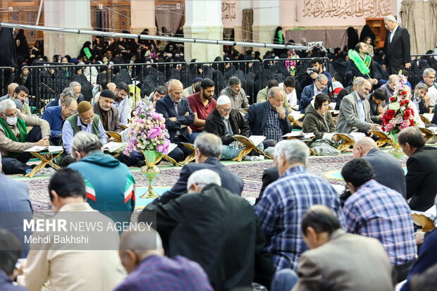 ترتیل خوانی قرآن در حرم حضرت معصومه(س)